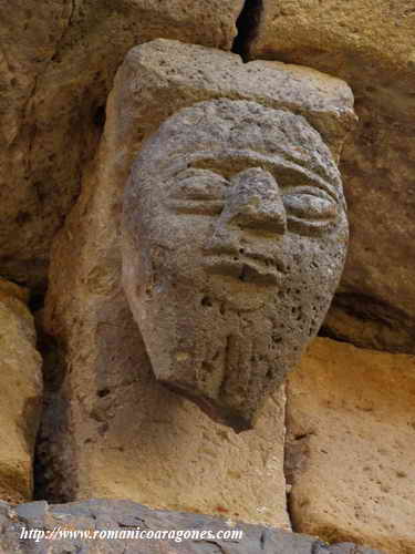 DETALLES EN LAS ARQUIVOLTAS